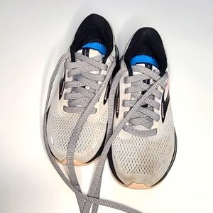 Brooks Women’s Adrenaline GTS 22 Size 8 running sneakers GUC